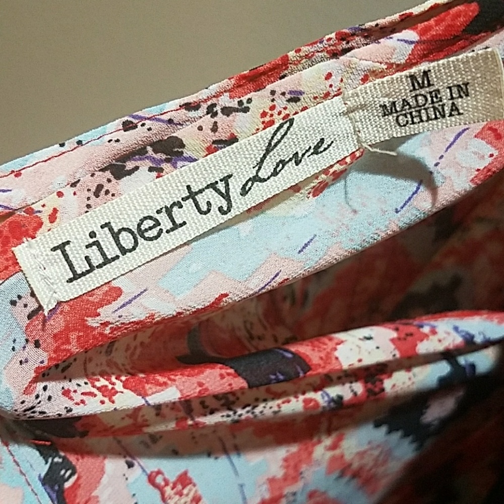 Liberty Love Long-sleeved Hi-lo Top - Picture 4 of 5